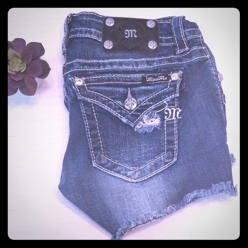 MISS ME 💎 crystal signature shorts EUC size 27